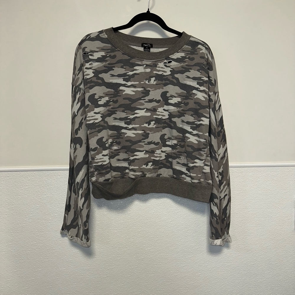 Women's Rue21 Camo Sweatshirt XL Gray Very Distressed Extra Large